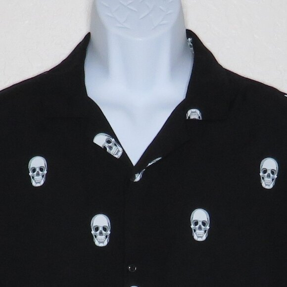 Denim & Flower* Men's Short Sleeve Button Down Straight Hem Skulls Shirt~ Large - Picture 10 of 11